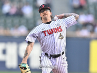 LG의 ‘신의 한 수’ 웰스, 한화전 8이닝 1피안타 ‘도미넌트 스타트’… 선발진 붕괴 속 구세주 등극