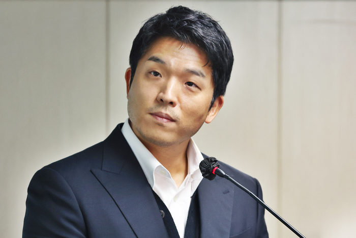 안성재 식당, '와인 바꿔치기' 논란에 사과..."신뢰 다시 쌓겠다" [전문]