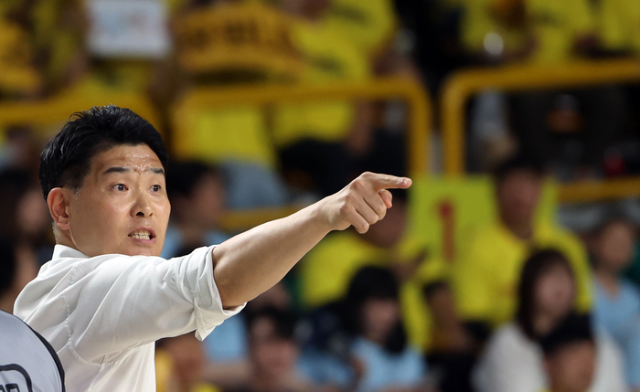 '충격 역전패' 조상현 감독 "공격에서 60점대 경기는 안 된다, 3점 성공률 8%라니..." [SS창원in]