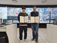 춘천시 통합관제센터 박동우·김선수 요원, 마약사범 검거 기여로 감사장 받아