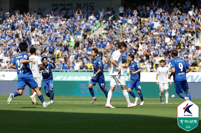 2-0→2-2→ 3-2 '미친 난타전', 핸드볼 판정 하나가 선두 싸움 향방을 바꿨다... 수원 삼성, 부산 잡고 승점 동률[현장리뷰]