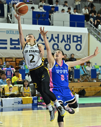 [포토]레이업슛 올려놓는 KB스타즈 허예은
