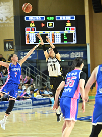 [포토]3점슛 던지는 KB스타즈 강이슬