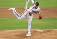 “치리노스에 유영찬까지...” LG 마운드 ‘부상 도미노’ 초비상, 염경엽의 ‘잇몸 야구’ 통할까