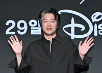 [포토]김희원, 반가운 손인사