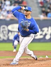 [포토]힘차게 공 뿌리는 삼성 후라도