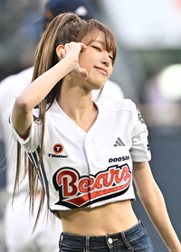 [포토]최예나, 깜찍 볼 하트