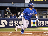 [포토]안타 치는 삼성 최형우