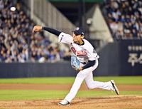 [포토]힘차게 공 뿌리는 두산 윤태호