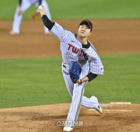 “아웃카운트 잡고 주저앉았다” LG 유영찬, 팔꿈치 피로골절 수술 결정… 사실상 ‘시즌 아웃’ 대형 악재