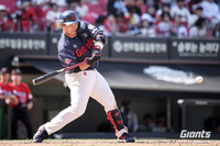 ‘타격 부진’ 한동희, 선발 제외 “방망이를 잘 쳐야 할 텐데…” 깊어지는 김태형 감독 고민 [SS사직in]