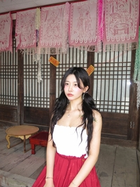 ‘MZ 무당’ 노슬비, 악플러 향한 호소 “9살 딸이 악플과 싸우고 있다”