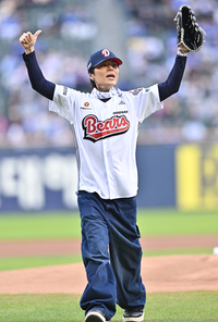 [포토] 키드밀리 ‘시구 잘 했어요’