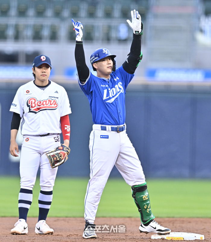 [포토] 전병우, 2회 깔끔한 2루타