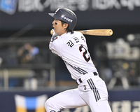 [포토] 4회 선취점 뽑는 김민석 ‘좋았어’