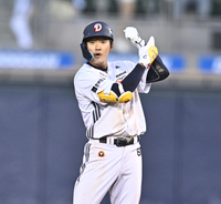 [포토] 2루타 안재석 ‘점수 뽑으러 가자’