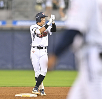[포토] 김민석, 4회 선취점 뽑는 적시2루타