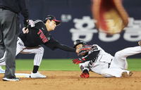 ‘왼쪽 손목 염좌’ 오윤석, 29일 1군 말소…이강철 감독 “선수 없는데 또 부상이라니” [SS메디컬체크]