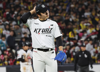 “한 번 날릴 때 됐지” 이강철 감독, 박영현 ‘블론’에 씁쓸한 웃음…“그래도 이기더라” [백스톱]