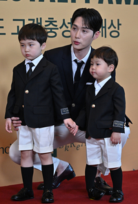 [포토] 깜찍한 포토타임 김준호-김은우-김정우 부자