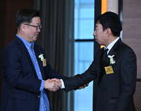 [포토] 악수하는 서경덕 교수-박명수