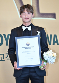 [포토] FC 서울 김진수 ‘브랜드 고객충성도 대상 수상’