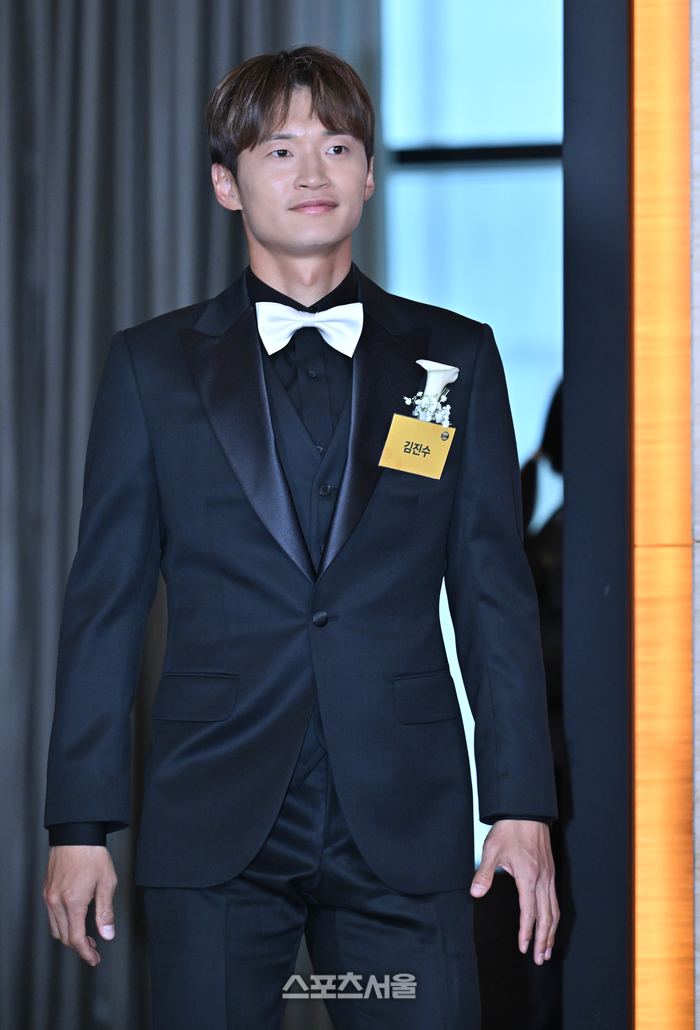 [포토] 김진수 ‘유니폼 대신 슈트’