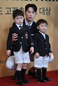 [포토] 포즈 취하는 김준호-김은우-김정우