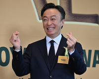 [포토] 이성민 ‘쑥스러운 하트 포즈’