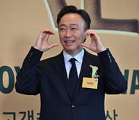 [포토] 이성민, 웃음 가득 볼하트