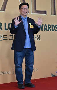 [포토] 포즈 취하는 서경덕 교수