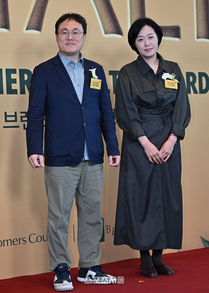 [포토] 포즈 취하는 ‘나는 솔로’ 이양화-김원정 CP