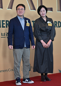 [포토] 포즈 취하는 ‘나는 솔로’ 이양화-김원정 CP