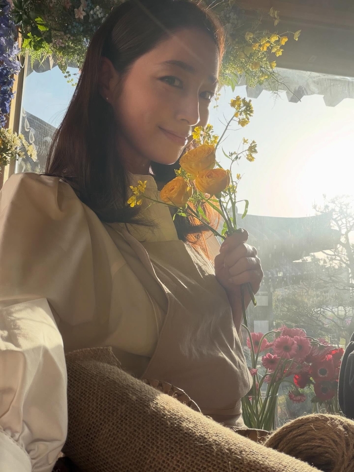 꽃보다 이민정, 눈부신 근황 공개 “누가 꽃인지 모르겠네”