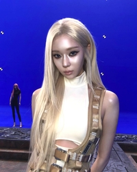 에스파 윈터, 금발의 AI 비주얼... 신비로운 카리스마 발산