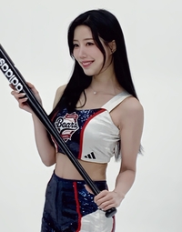 파울볼 맞은 류현주 치어리더, “저 괜찮아요”... 박찬호의 훈훈한 사과까지