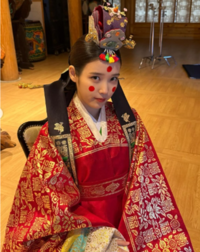 아이유♥변우석, 서로 찍어주며 환한 미소…“성희주 시집가는 날”