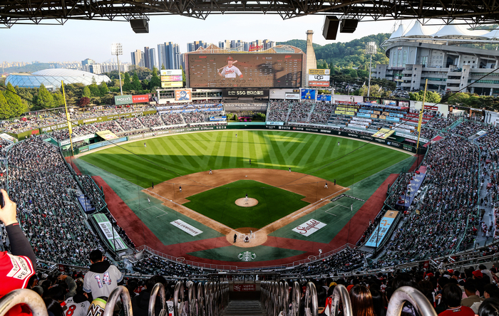 '또 꽉 찼다' SSG, 2일 롯데전 2만3000석 매진...시즌 4호→시즌 125만 관중 페이스