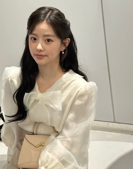 채서안, ‘폭싹’ 이어 아이유와 또 한 번 케미…“아가씨, 가족사진 감사해요”