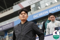 ‘가장 트렌디하고 완성도가 높다’ 강원 플랜A ‘게겐 프레싱’ 전반전은 반코트가 패시브…정경호 감독, 현재 K리그에서 가장 빛나는 전술가