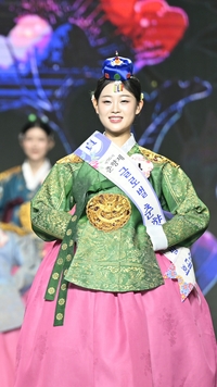 [춘향선발대회 이색 수상자]청학동의 딸 김다현의 언니 김도현, ‘貞’으로 증명한 춘향의 가치와 미래... 4위 ‘貞’(정) 수상 영예 안아