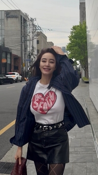 거리 환하게 밝힌 미모, 김혜수 범접 불가한 비주얼 아우라