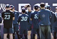[포토]1군 복귀 인사하는 롯데 나승엽-고승민-김세민