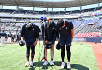 [포토]고개 숙여 인사하는 롯데 나승엽-고승민-김세민