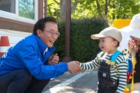 [6·3지방선거] 전재수 부산시장 후보, 어린이날 맞아 아동단체·시민과 현장 소통
