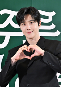 [포토]하트 만들어 보이는 김선호