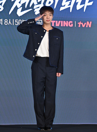 [포토] 박지훈 ‘각 잡힌 거수경례’