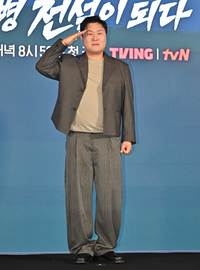 [포토] 윤경호 ‘충성’