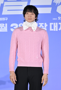 [포토] 강동원 ‘리본 패션도 찰떡 소화’