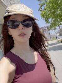 ‘41세’ 윤은혜, 시간 거스르는 비주얼... LA 햇살보다 눈부신 미소